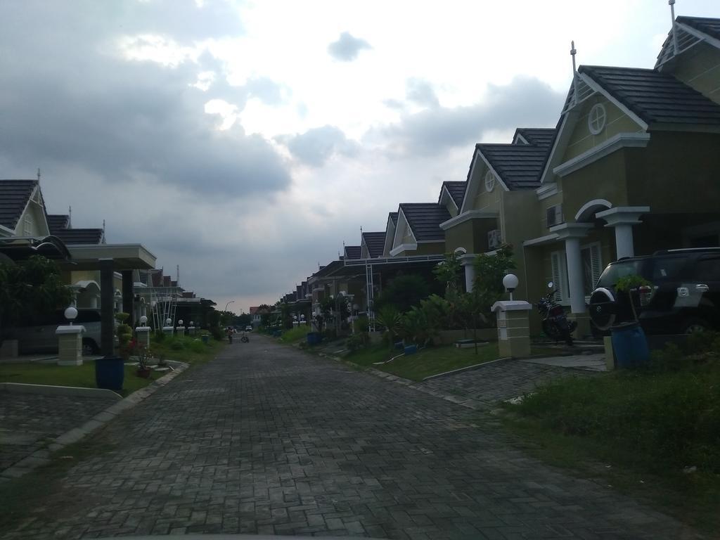 Jasmine Park Guest House Semarang Eksteriør bilde