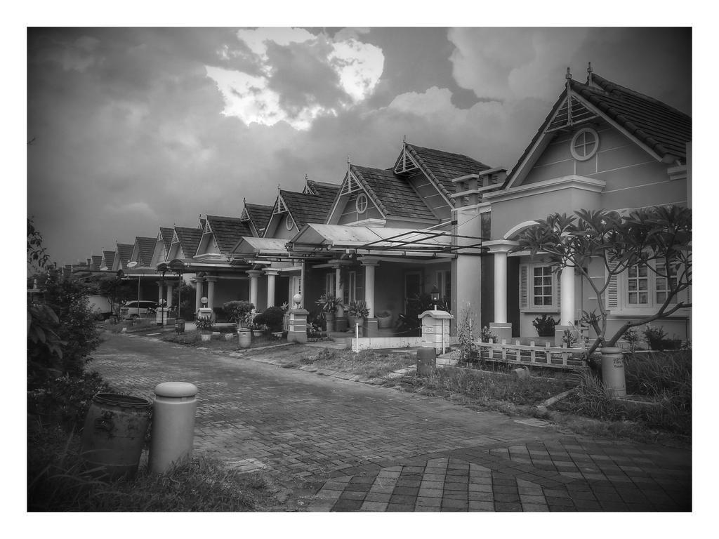 Jasmine Park Guest House Semarang Eksteriør bilde