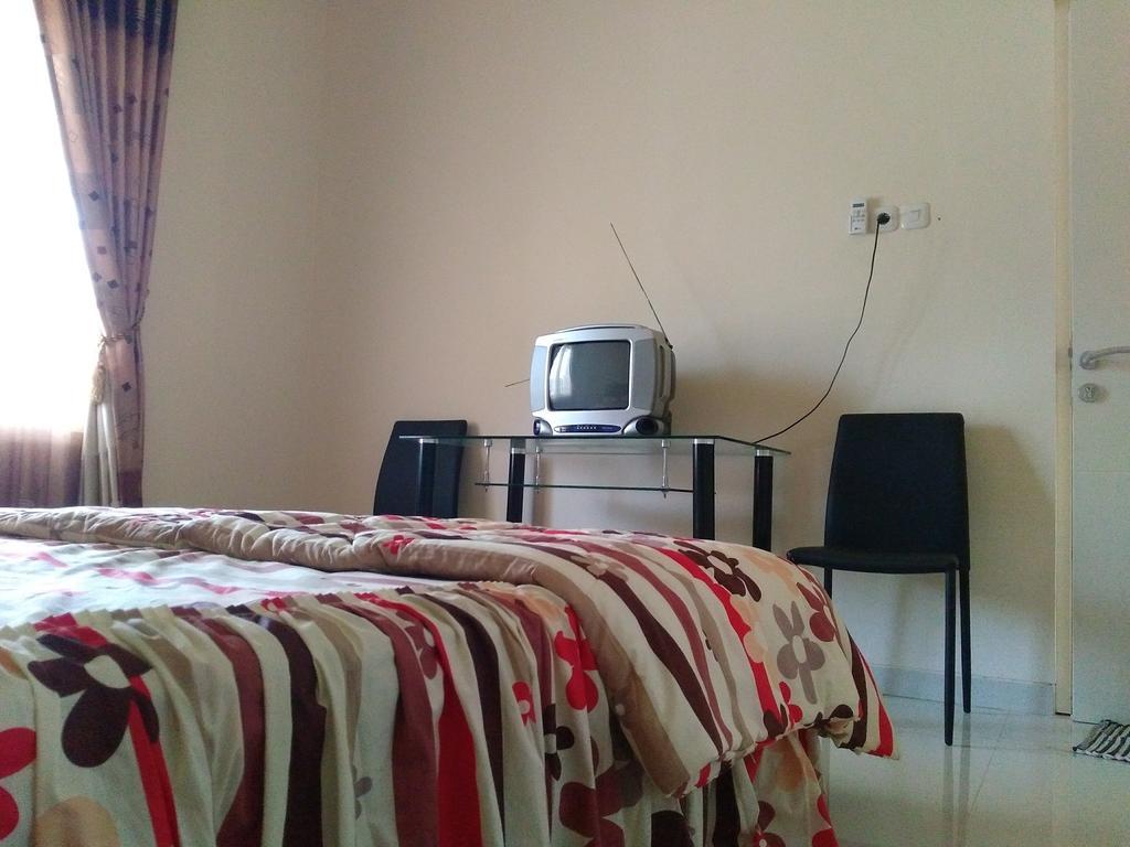 Jasmine Park Guest House Semarang Eksteriør bilde