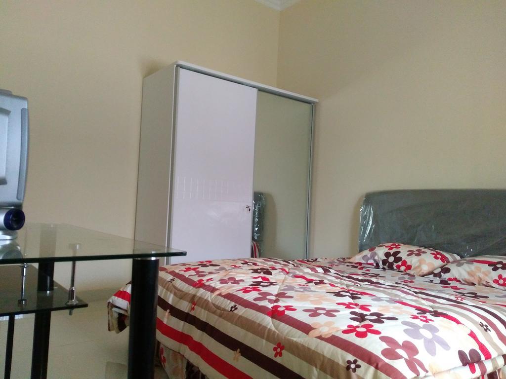 Jasmine Park Guest House Semarang Eksteriør bilde