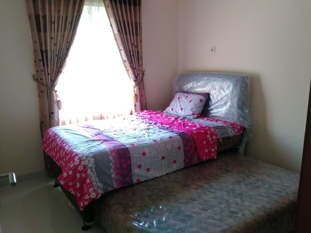 Jasmine Park Guest House Semarang Eksteriør bilde