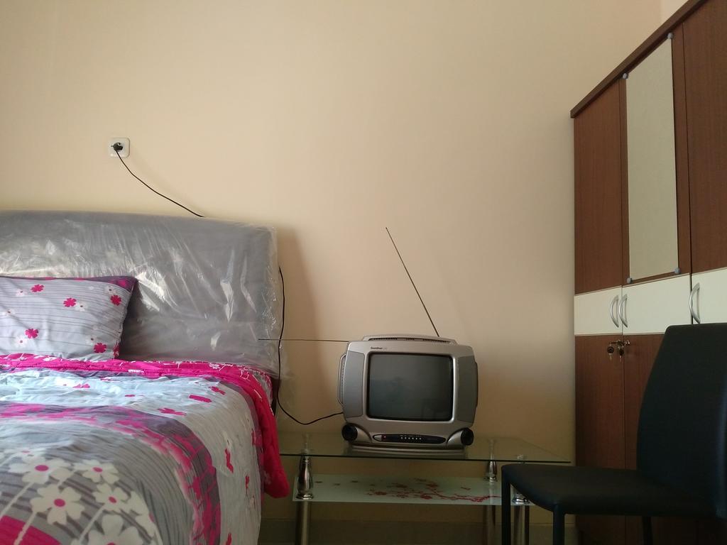 Jasmine Park Guest House Semarang Eksteriør bilde