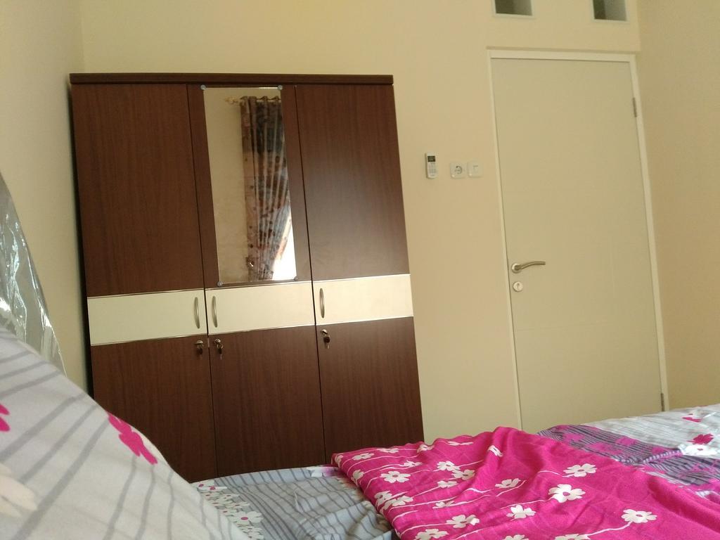 Jasmine Park Guest House Semarang Eksteriør bilde