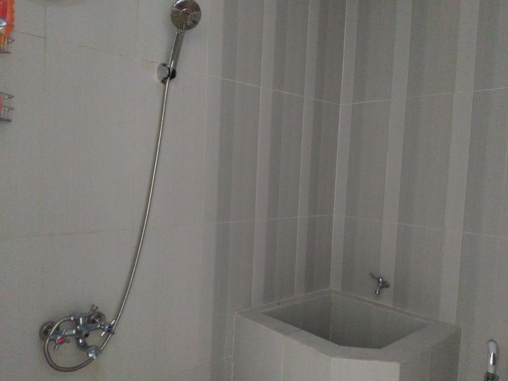 Jasmine Park Guest House Semarang Eksteriør bilde