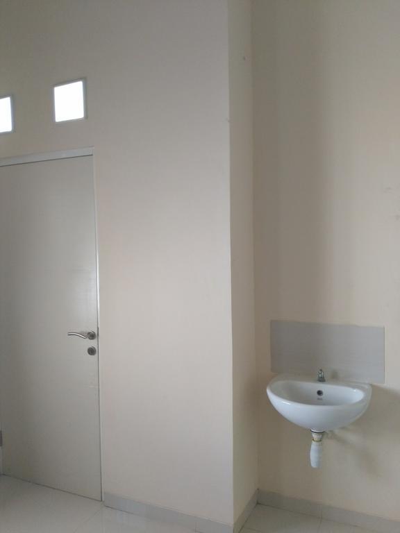 Jasmine Park Guest House Semarang Eksteriør bilde
