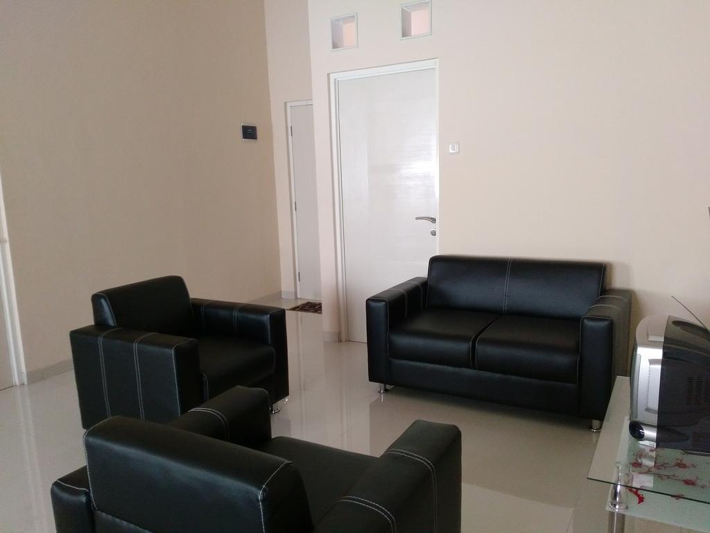 Jasmine Park Guest House Semarang Eksteriør bilde