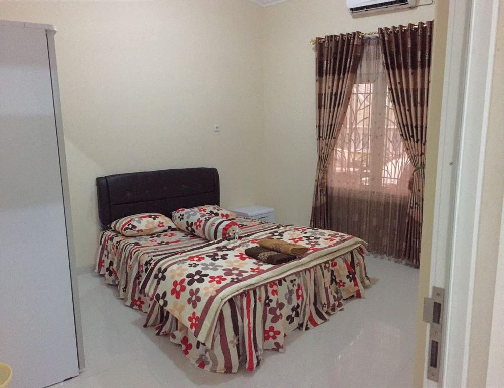 Jasmine Park Guest House Semarang Eksteriør bilde